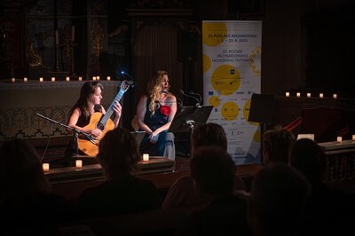 Ester Pavlů, Barbora Kubíková 