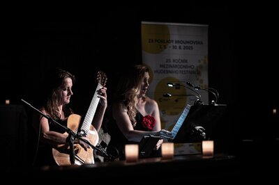 Ester Pavlů, Barbora Kubíková 