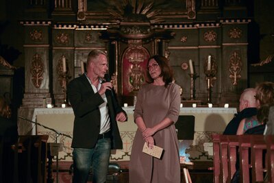 Umělecká ředitelka festivalu Tereza Kramplová, místostarosta Adršpachu Tomáš Dimter