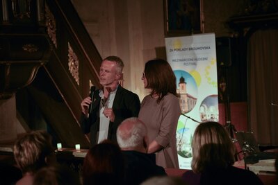 Umělecká ředitelka festivalu Tereza Kramplová, místostarosta Adršpachu Tomáš Dimter