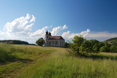 sonov-kostel-leto.jpg