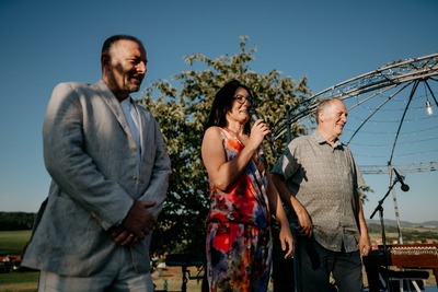 Starosta Hejtmánkovic Václav Harasevič, ředitelka festivalu Tereza Kramplová a Miroslav Netík - Jízdárna Hejtmánkovice