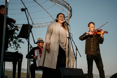 Michaela Katráková a Cimbálová muzika Milana Broučka