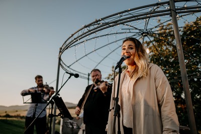 Michaela Katráková a Cimbálová muzika Milana Broučka