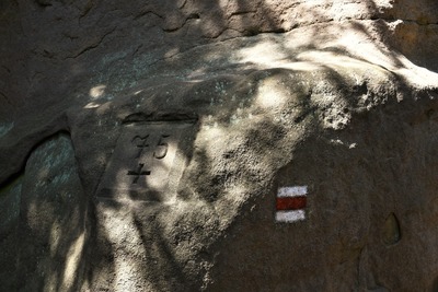 Značky na skále v Kovářově rokli