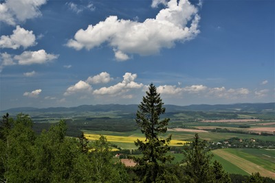 Broumovská kotlina a Javoří hory