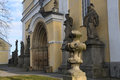 Police nad Metují - klášter