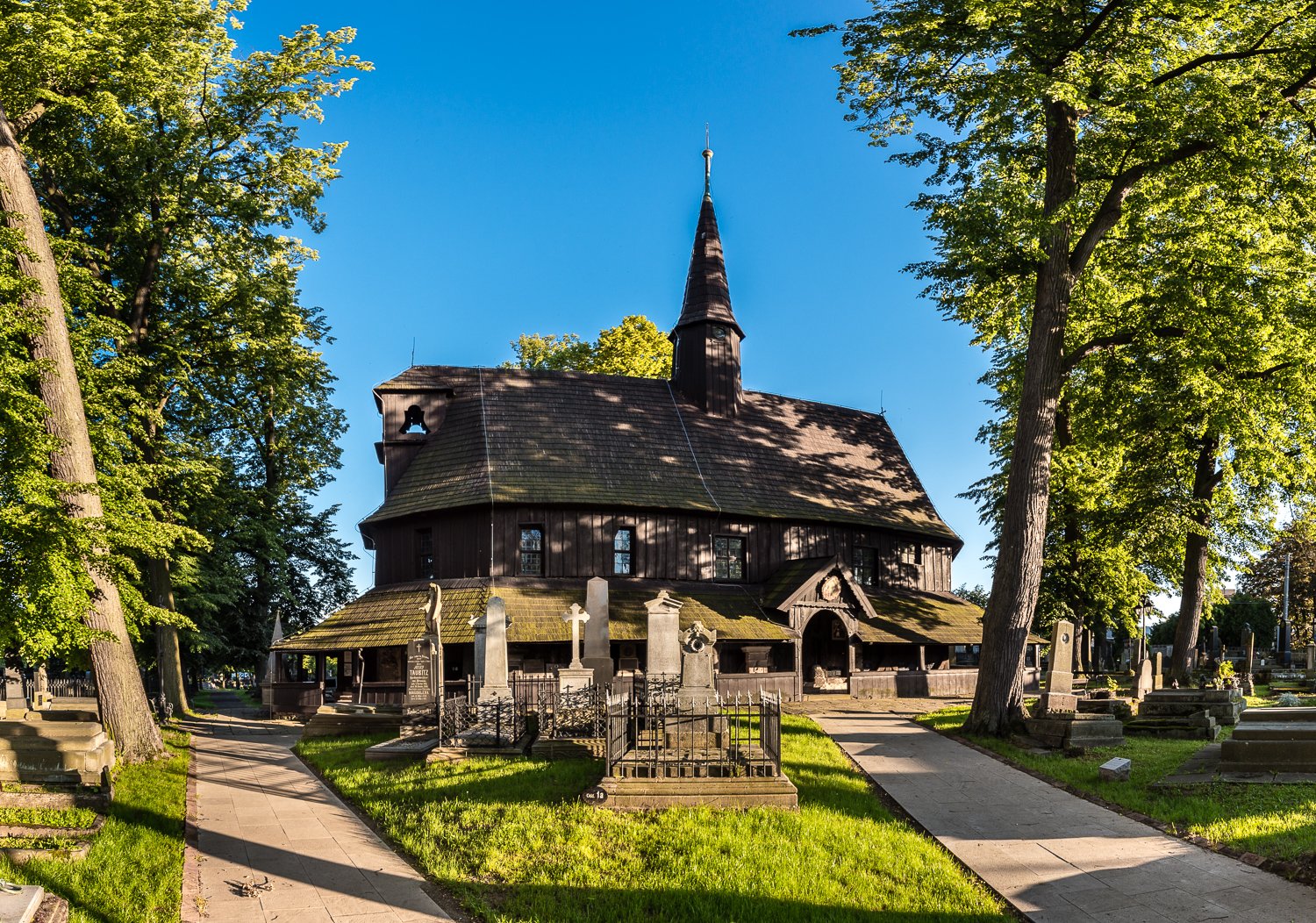 DŘEVĚNÝ HŘBITOVNÍ KOSTEL PANNY MARIE