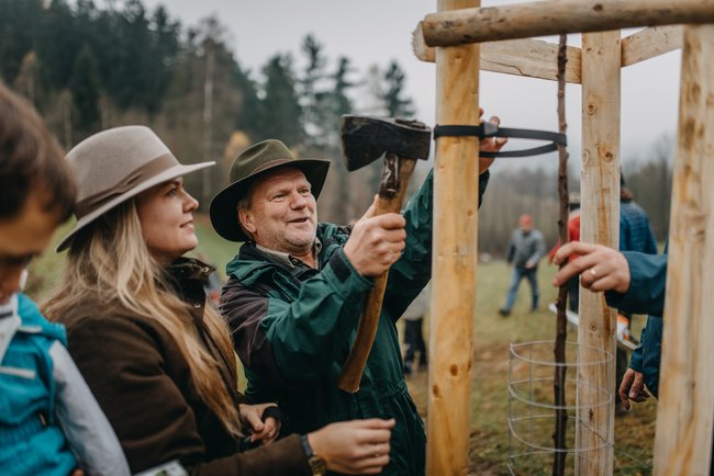 Ovocná alej vysazena na počest loňského Stromu roku