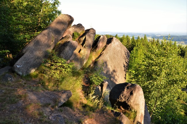 Z Radwanic przez tajemnicze Góry Jastrzębie do zabytkowych Małych Świętoniowic