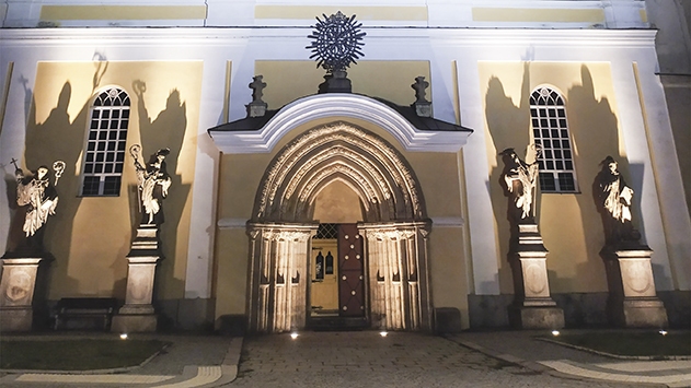 Noční komentované prohlídky benediktinského kláštera v Polici nad Metují