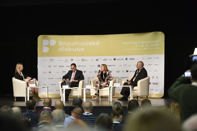 „Jaké hodnoty jsou důležité pro společnost?“ zjišťovaly Broumovské diskuse první den