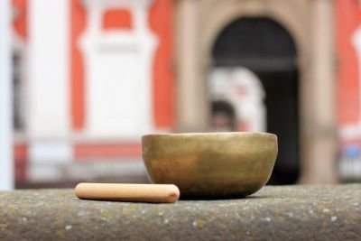 Letní večerní meditace v broumovském klášteře