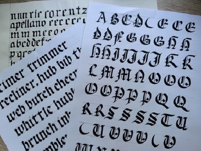  Kurz kaligrafie: Gotická kvadrata 2/2 - KAPACITA NAPLNĚNA