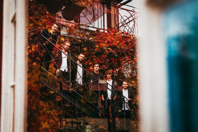 Koncert ArtCafé: Behind the Door