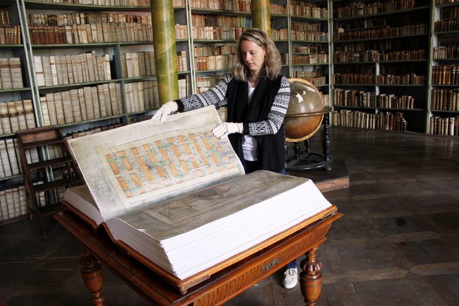 Kopie slavné Ďáblovy bible bude k vidění v broumovském klášteře