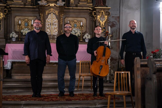 STABAT MATER | Duo KCHUN a Eduard Šístek, violoncello | Koncert s light designem