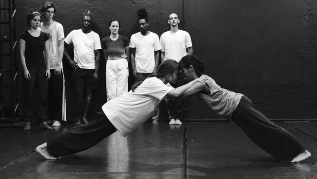 TANEC PRAHA 2023 v Broumově: Flávia Tápias & coll. (BR/CZ/UA) - Rotas Afora