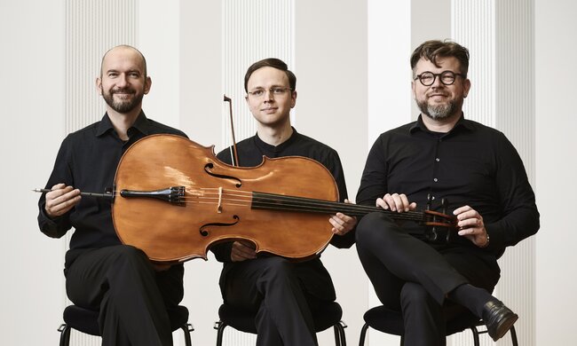 STABAT MATER | Kchun Duo a Eduard Šístek, violoncello | Koncert s živě tvořeným light designem