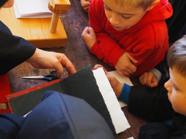 Nový vzdělávací program Příběh knihy ukáže dětem, jak vázat knihy