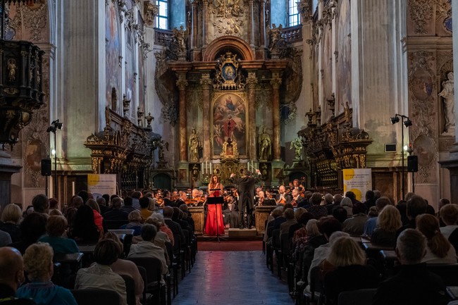 Výtěžek Zahajovacího koncertu 16. ročníku Za poklady Broumovska putuje na pomoc Moravě